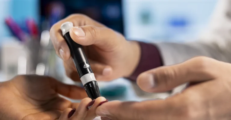 medical-expert-administering-insulin-with-injection